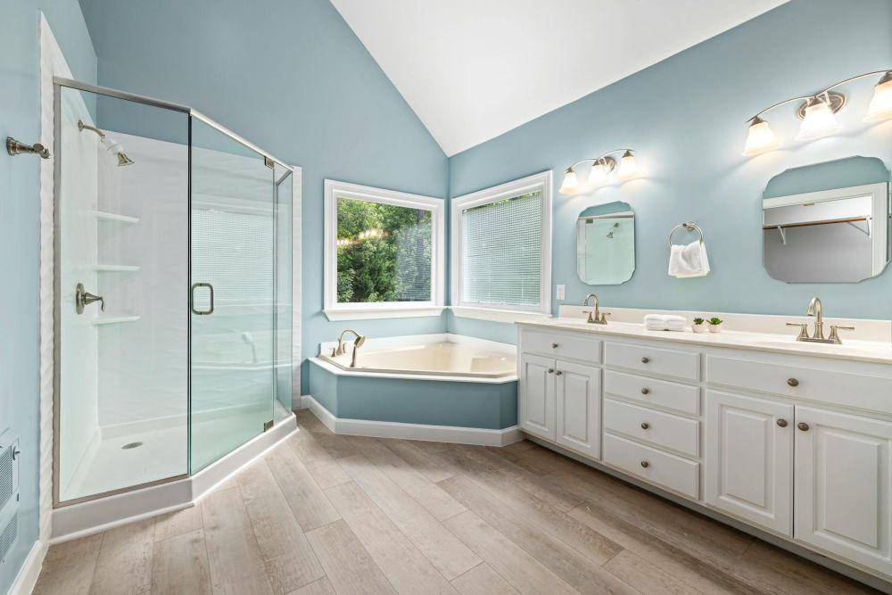 ilustrasi kamar mandi dengan bathtub (pexels.com/Curtis Adams)