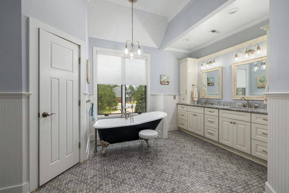 ilustrasi kamar mandi dengan bathtub (pexels.com/Curtis Adams)