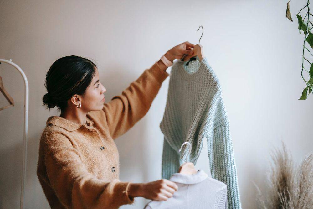ilustrasi cardigan (pexels.com/Liza Summer)