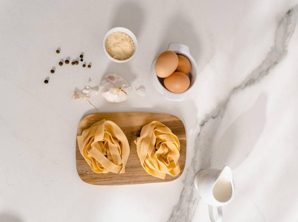 ilustrasi mi telur (pexels.com/MART PRODUCTION)