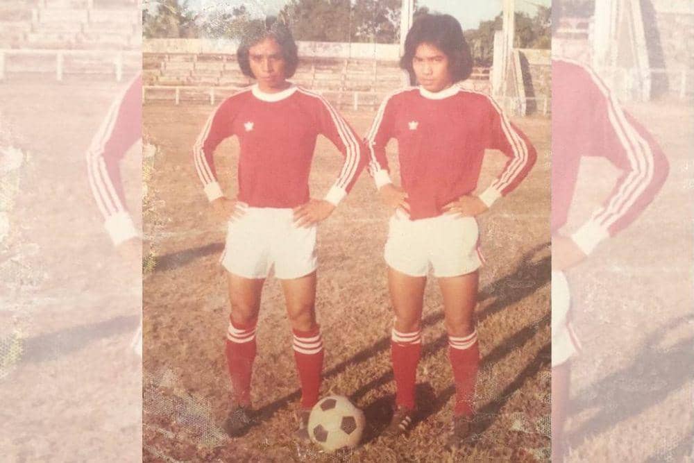 Legenda NIAC Mitra dan PSM Makassar, Dullah Rahim (kiri), pada dekade 1980-an. (Dok. Istimewa)