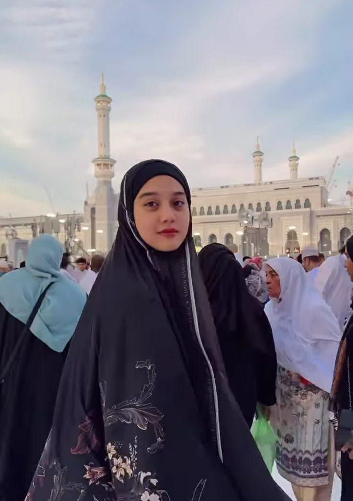 potret perjalanan umrah Esta Pramanita di Tanah Suci (instagram.com/estapramanita)
