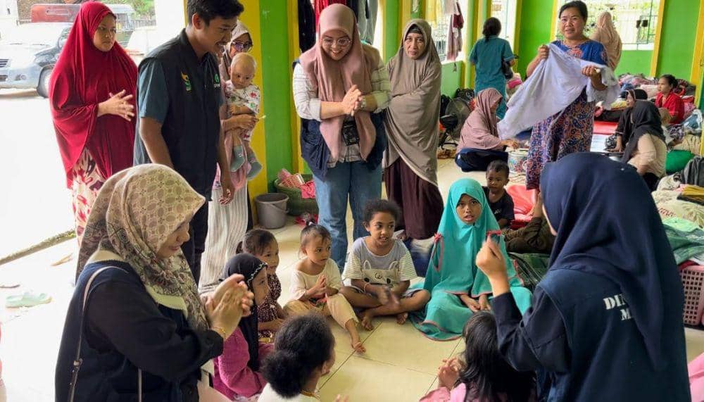 Anak-anak Pengungsi Banjir di Makassar Dapat Trauma Healing