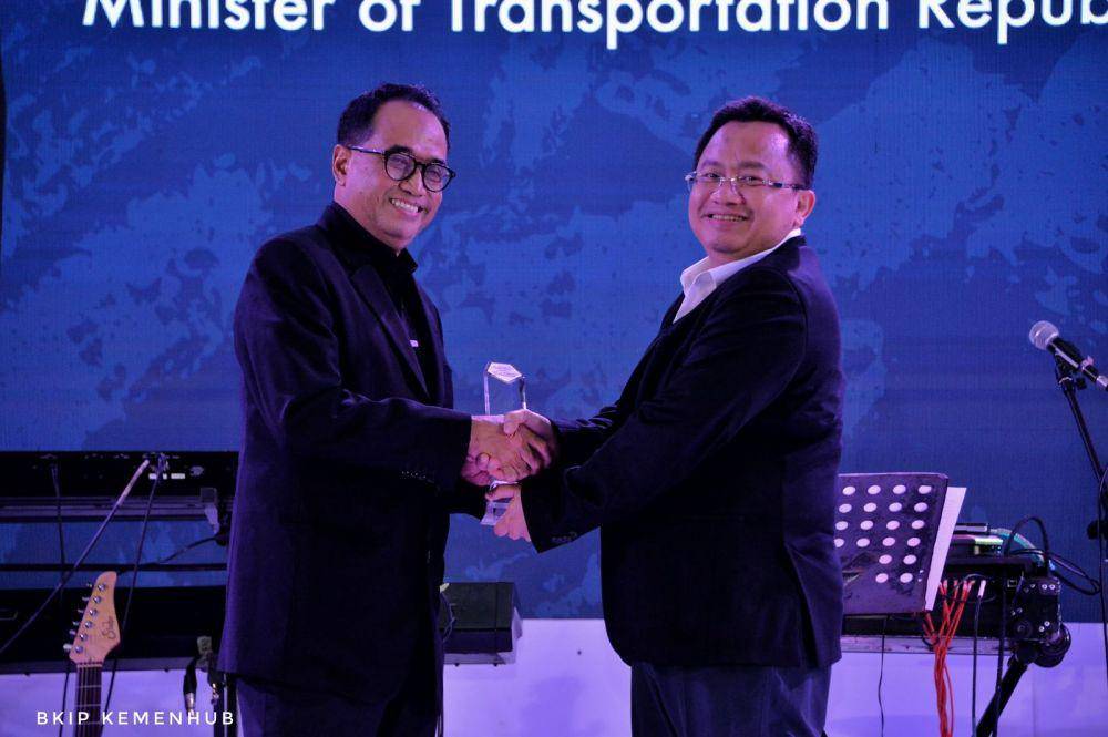 Menhub Terima Penghargaan The Most Supportive Leadership in Indonesia's Maritime Growth