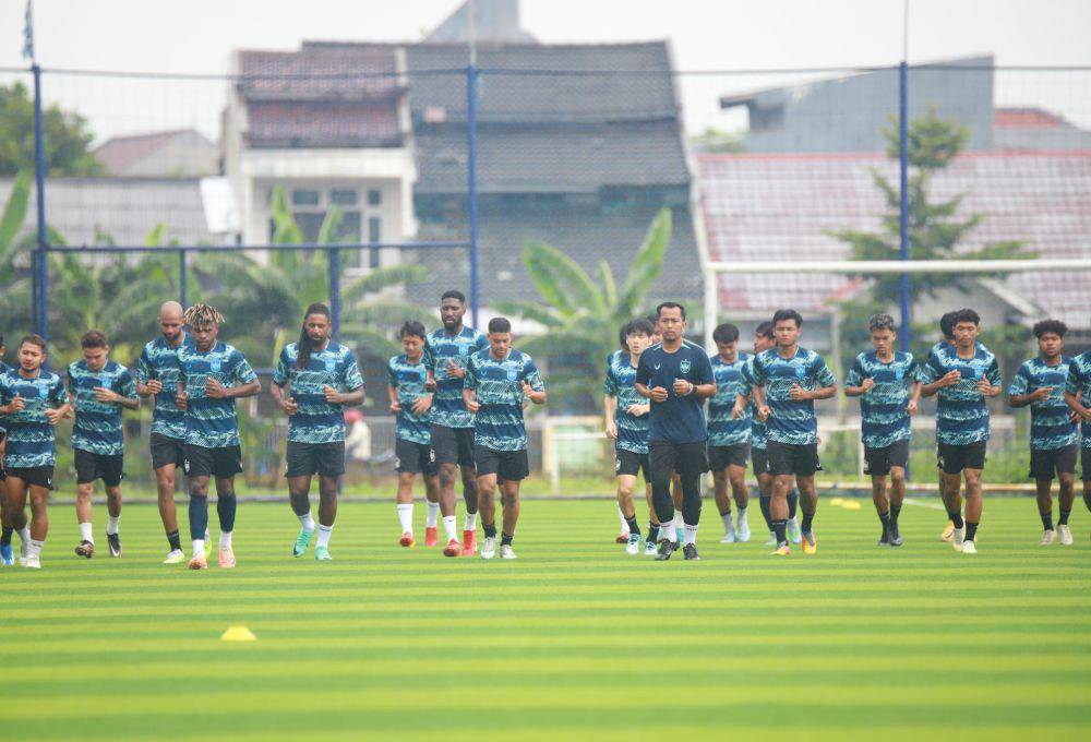 Pemain PSIS Semarang melakukan latihan rutin. (dok. PSIS)