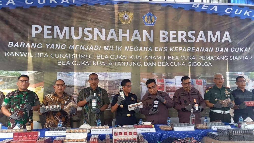 Bea Cukai Sumut musnahkan 2,3 juta batang rokok ilegal (Dok. IDN Times)