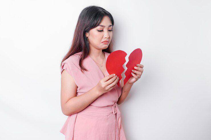 ilustrasi perempuan patah hati (freepik.com/reezky11)