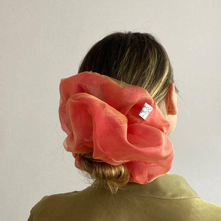 Tren Rambut dan Aksesori Serba Besar 2024 (pinterest.com/Queen Scrunchie)