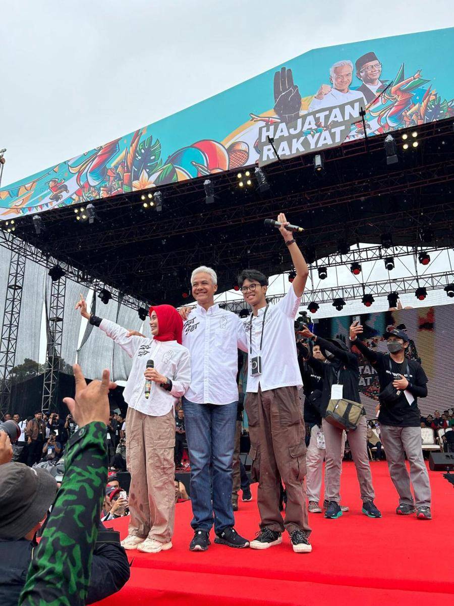 Kampanye terbuka pertama, pasangan calon (paslon) nomor urut 3 Ganjar-Mahfud memilih Jawa Barat sebagai lokasi perdana acara ‘Hajatan Rakyat’. (Dok. TPN Ganjar-Mahfud)