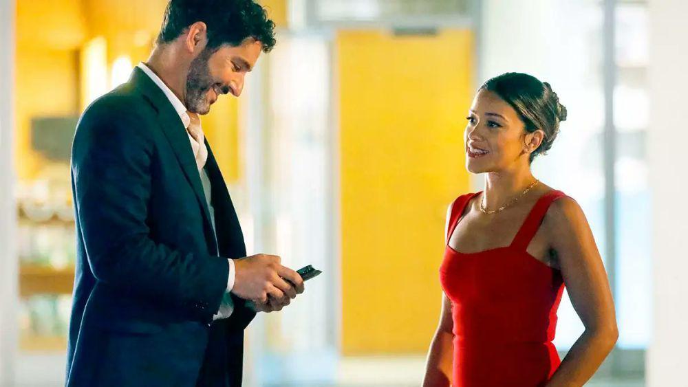 Tom Ellis dan Gina Rodriguez dalam film Players. (dok. Netflix/Players)
