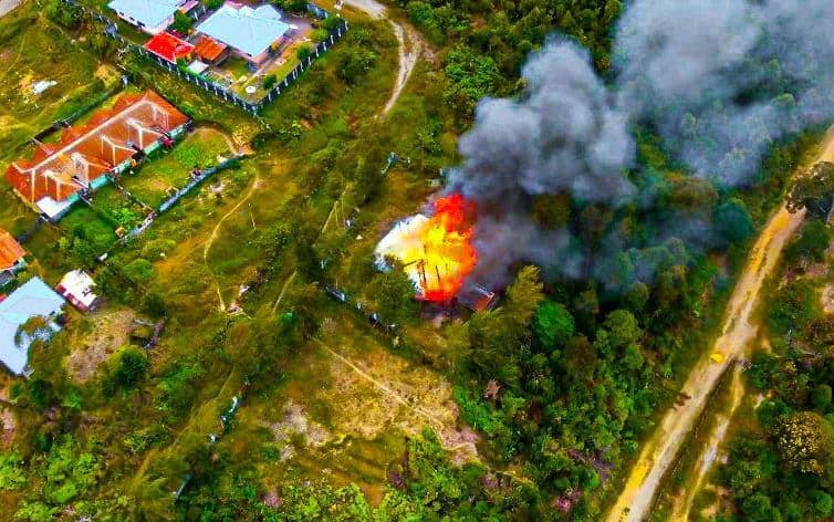 Kembali Berulah, KKB Intan Jaya Serang Pos TNI dan Bakar Rumah Dinas ASN