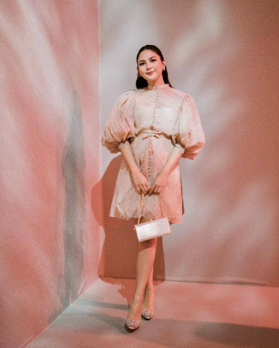 outfit bumil ala Jessica Mila (instagram.com/jscmila)
