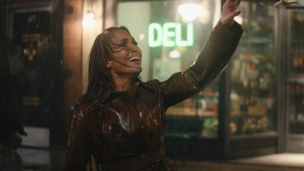 Jennifer Lopez dalam film This is Me...Now: A Love Story. (dok. Amazon Prime Video/This is Me...Now: A Love Story)