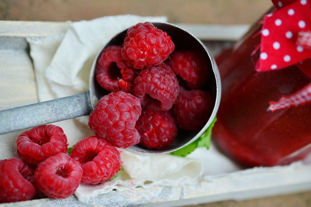 ilustrasi buah raspberry segar dan matang (pixabay.com/congerdesign)