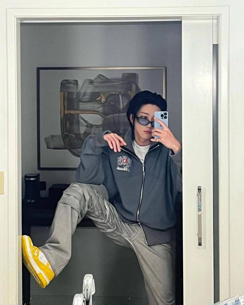 outfit pakai kacamata ala The8 SEVENTEEN (instagram.com/xuminghao_o)