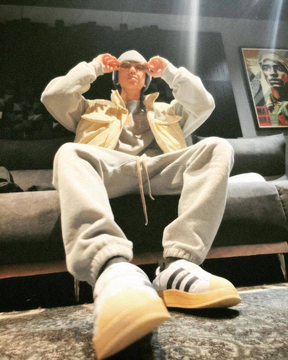 outfit pakai kacamata ala The8 SEVENTEEN (instagram.com/xuminghao_o)