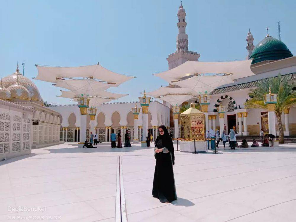 Pengunjung Masjid Ar Rahman Blitar. Instagram/ervinda_persari