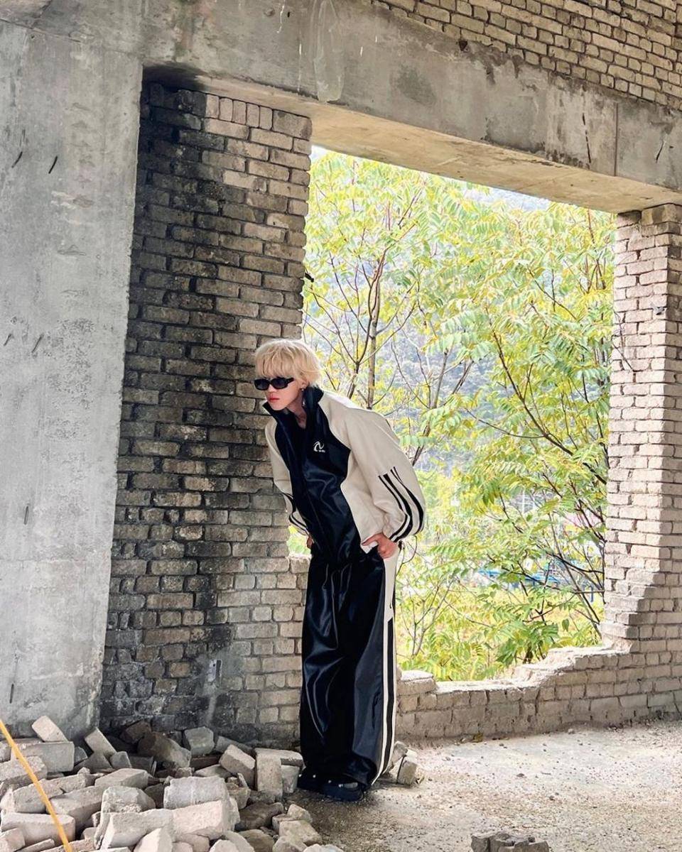 outfit pakai kacamata ala The8 SEVENTEEN (instagram.com/xuminghao_o)