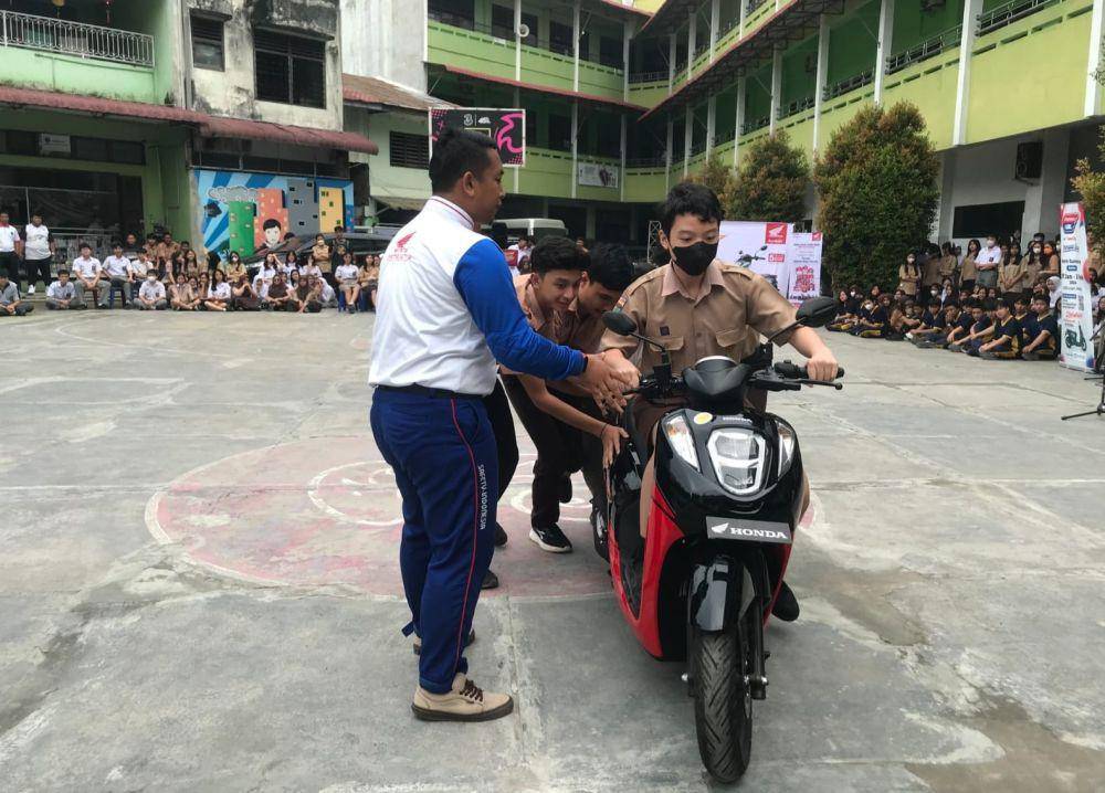 Road Show Honda DBL 2024 di SMA Ahmad Yani Binjai (Dok. IDN Times)