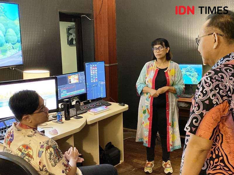 Kepala OIKN, Bambang Susantono saat berkunjung ke SMK Kudus yang bekerja sama dengan Yayasan Djarum Foundation. Foto Humas OIKN (IDN Times/Ervan)