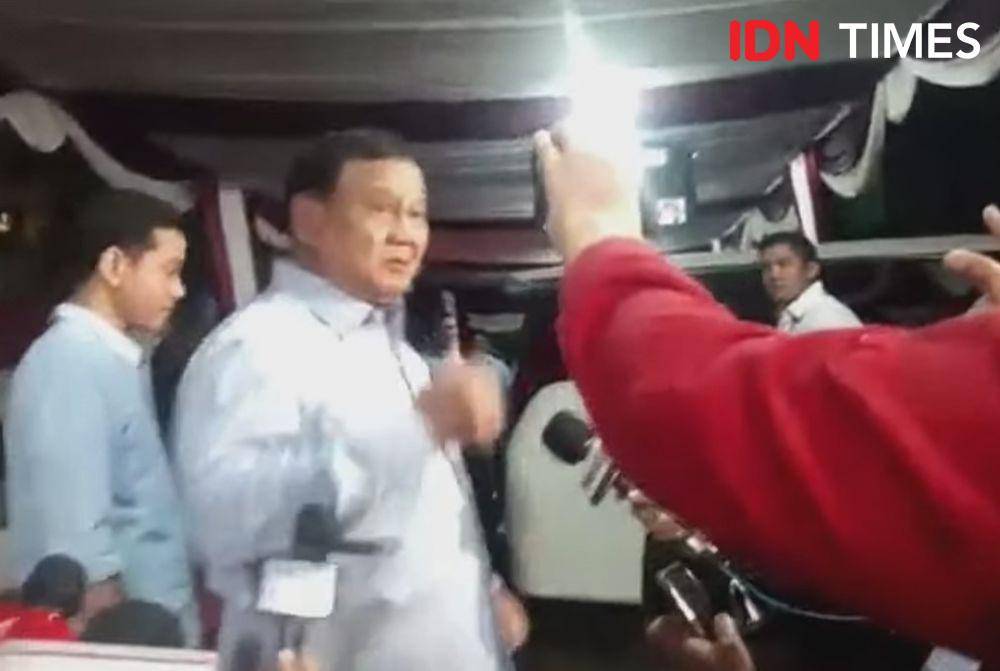 Prabowo dan Gibran jelang debat cawapres keempat pada Minggu (21/1/2024). (IDN Times/Margith Juita Damanik)
