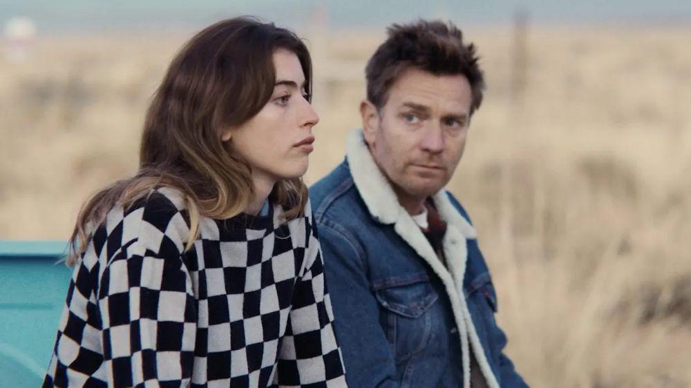 Ewan McGregor dan Clara McGregor dalam film Bleeding Love. (dok. Vertical Entertainment/Bleeding Love)