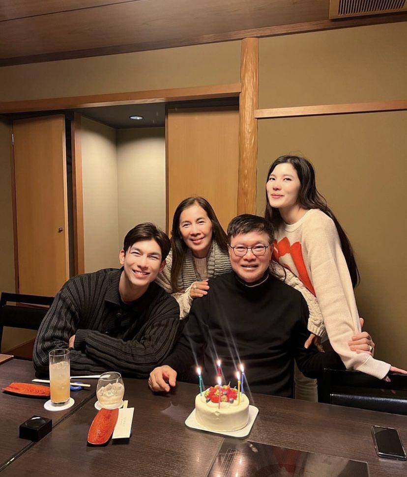 potret liburan Mew Suppasit di Jepang (instagram.com/mompeemew)