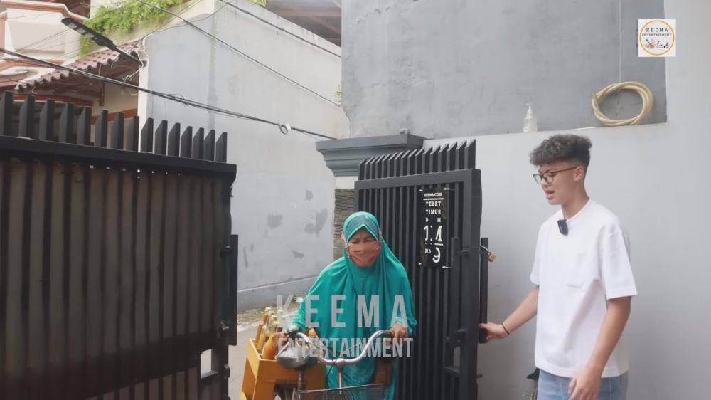 Keanu Massaid jualan jamu (YouTube.com/Keema Entertainment)