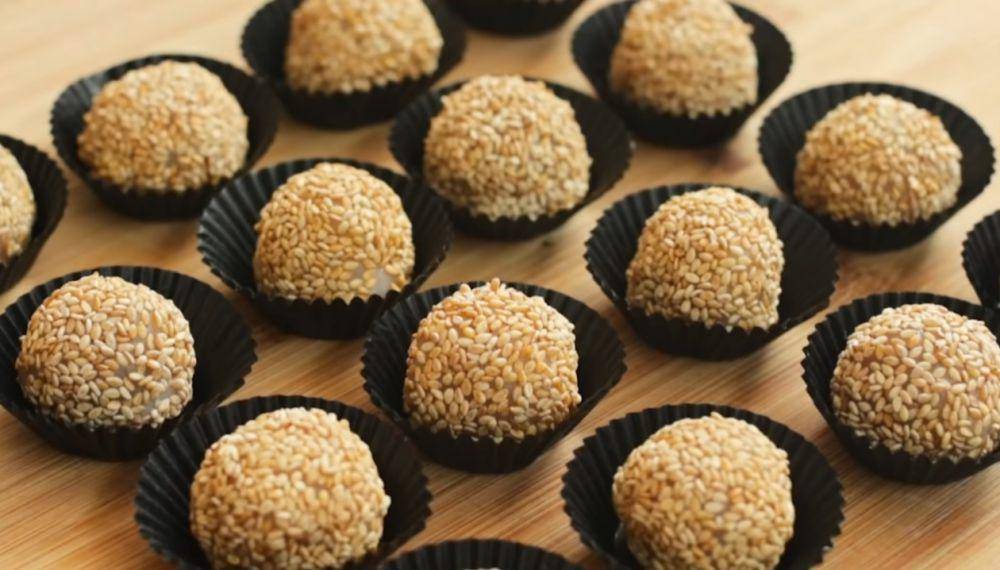 mochi wijen isi cokelat (YouTube.com/Devina Hermawan)