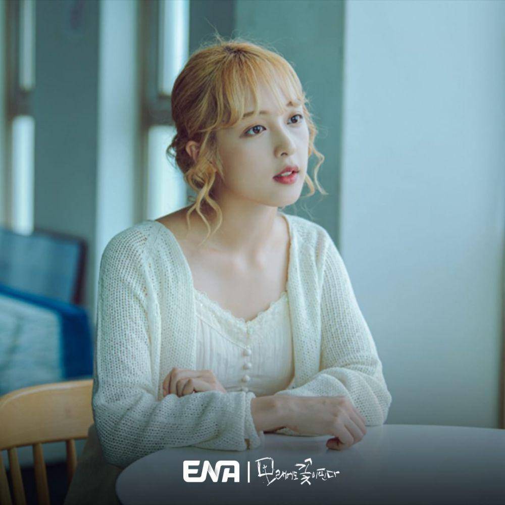 cuplikan drama Like Flowers in Sand (instagram.com/channel.ena.d)