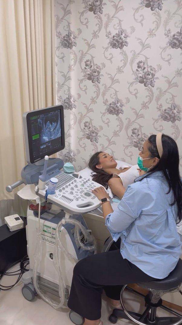 potret Erick Iskandar dan istri umumkan kehamilan anak kedua (instagram.com/erickbanaiskandar)
