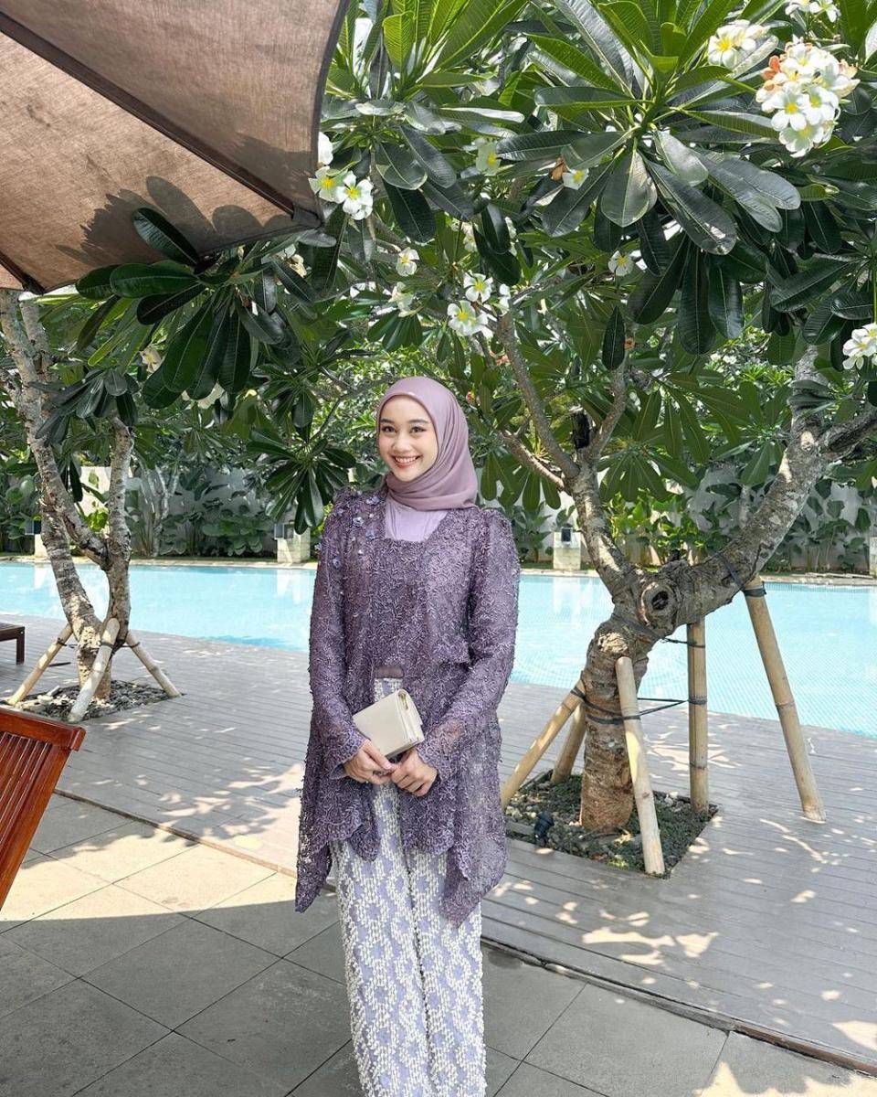 inspirasi OOTD ala Ravira Naila (instagram.com/ravalsaa)