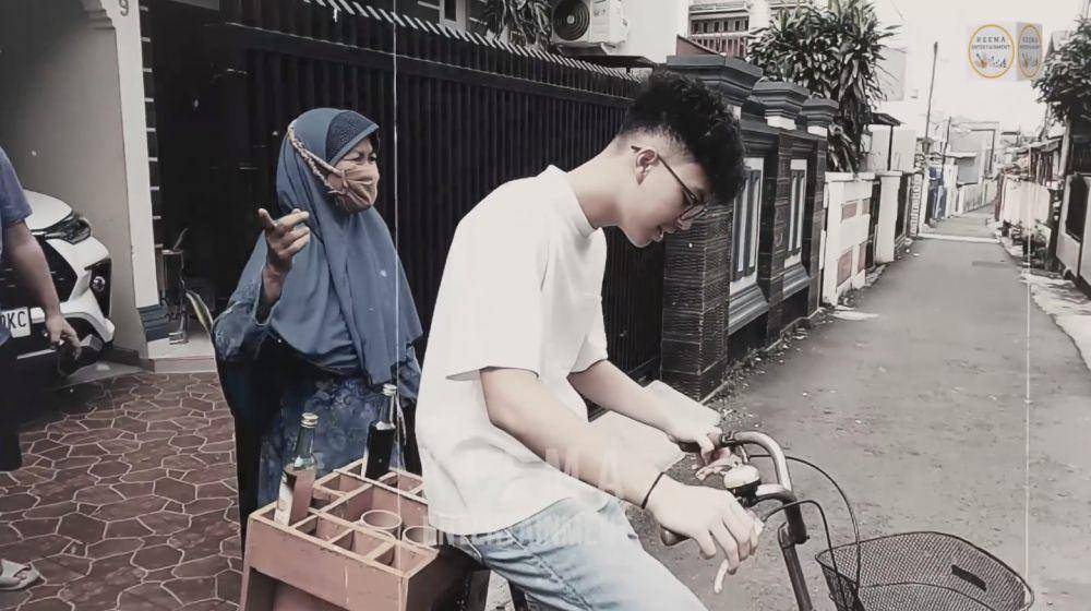 Keanu Massaid jualan jamu (YouTube.com/Keema Entertainment)