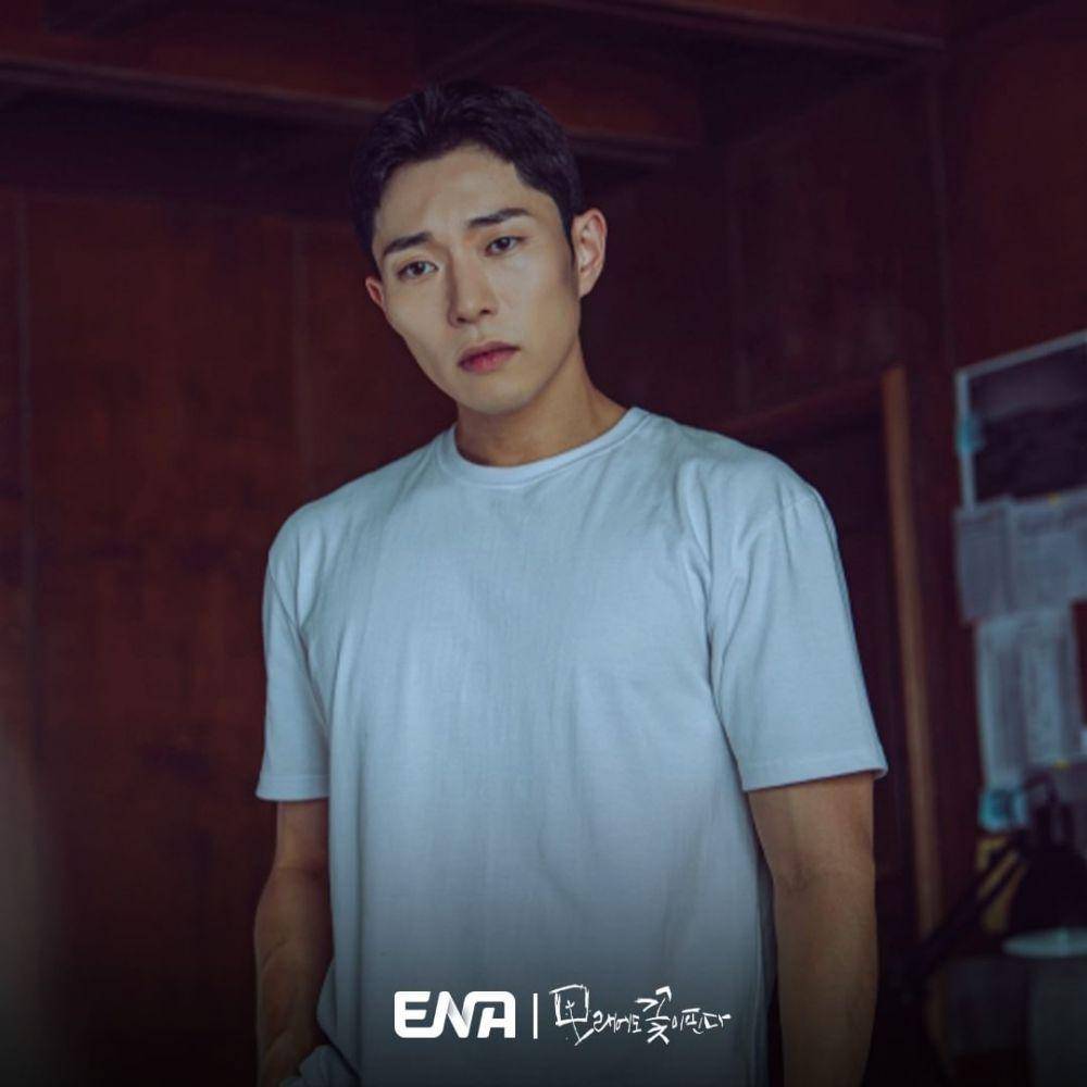 cuplikan drama Like Flowers in Sand (instagram.com/channel.ena.d)