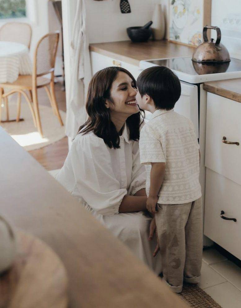 photoshoot terbaru keluarga Acha Sinaga (instagram.com/achasinaga)