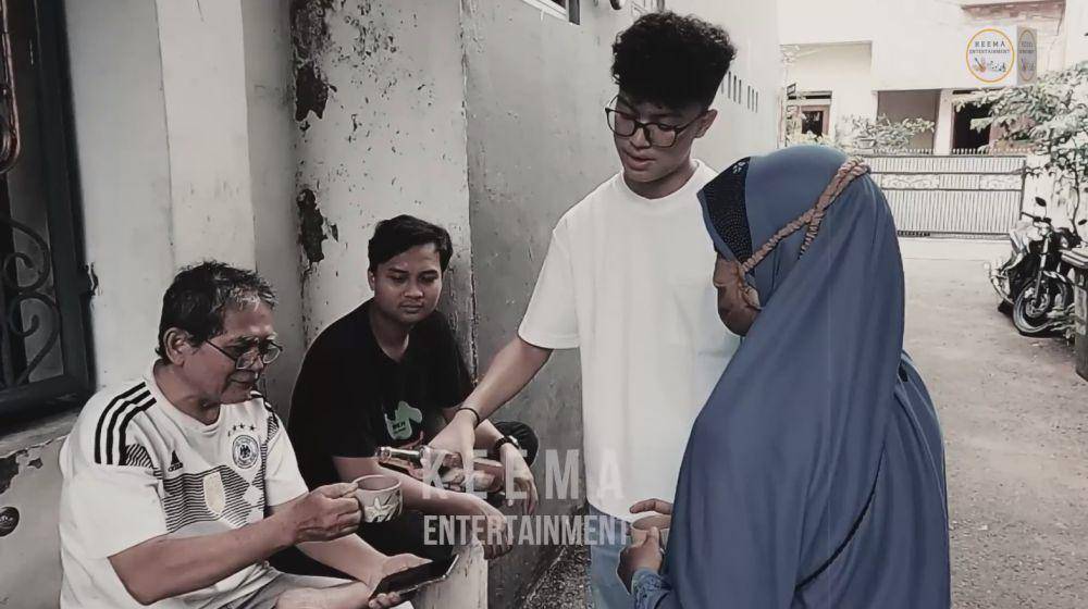 Keanu Massaid jualan jamu (YouTube.com/Keema Entertainment)