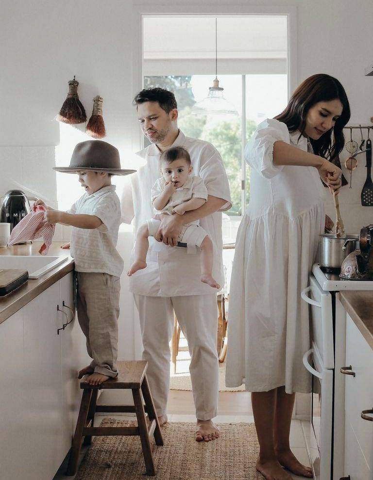 photoshoot terbaru keluarga Acha Sinaga (instagram.com/achasinaga)
