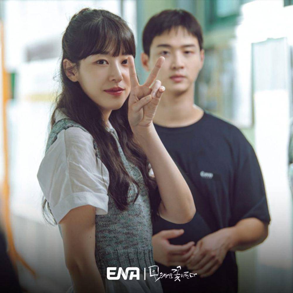 cuplikan drama Like Flowers in Sand (instagram.com/channel.ena.d)