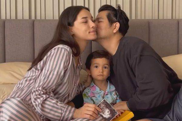 potret Erick Iskandar dan istri umumkan kehamilan anak kedua (instagram.com/erickbanaiskandar)