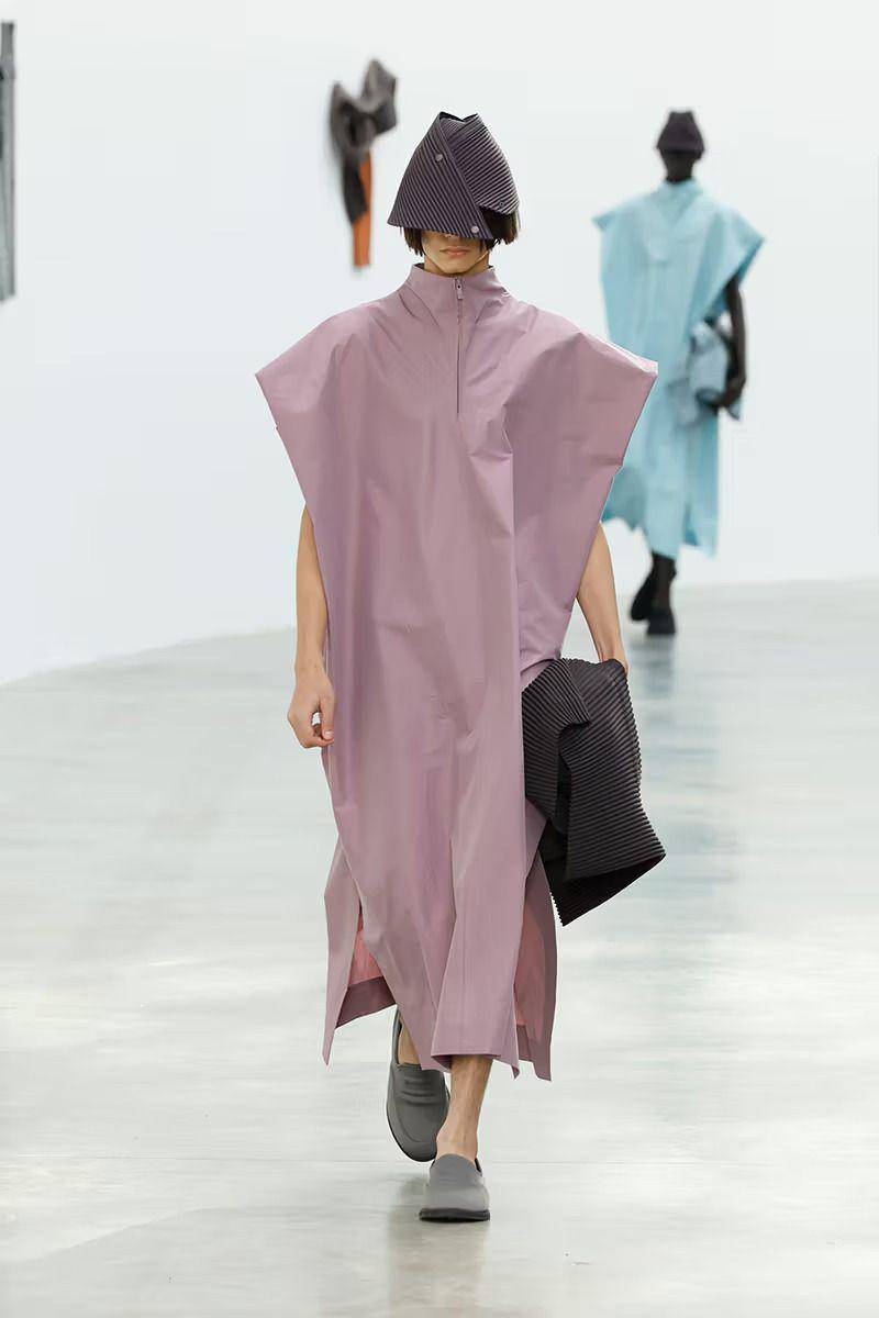 Homme Plissé Issey Miyake A/W '24 di Paris Fashion Week 2024 (dok. Issey Miyake)