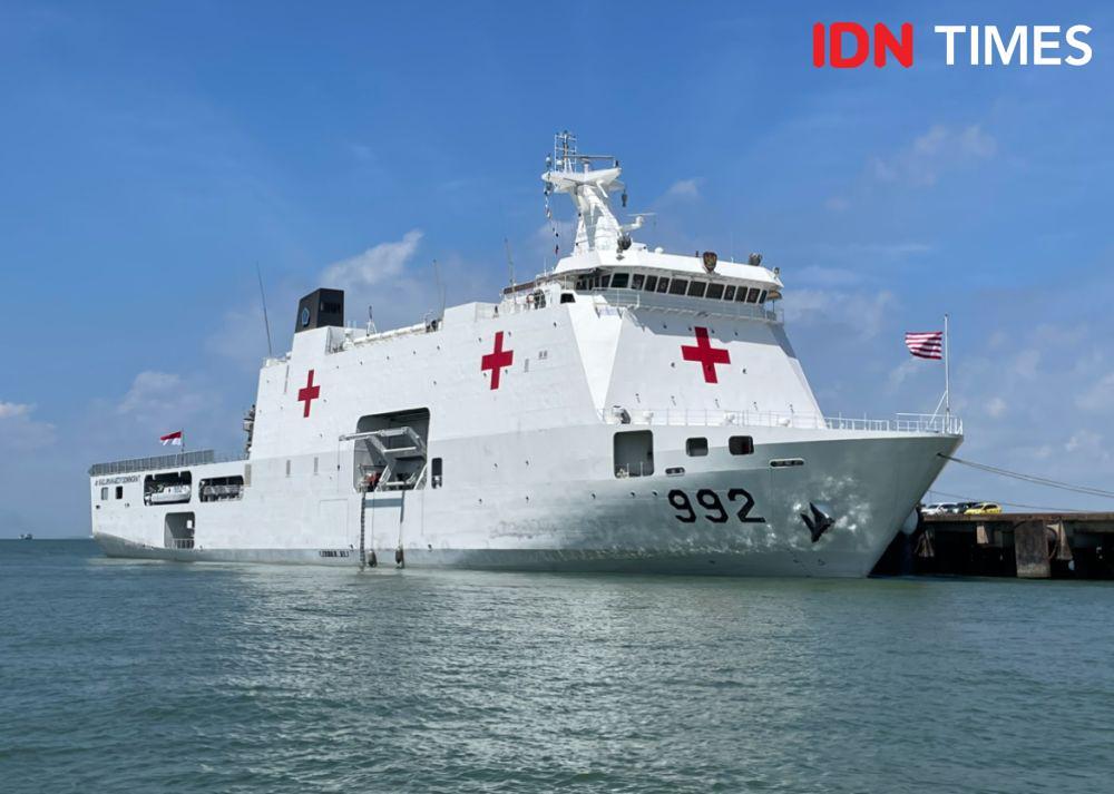 Ilustrasi. Kapal Rumah Sakit TNI, KRI dr Radjiman Wedyonigrat 992 saat bersandar di Pelabuhan Batu Ampar, Kota Batam (IDN Times/Putra Gema Pamungkas)