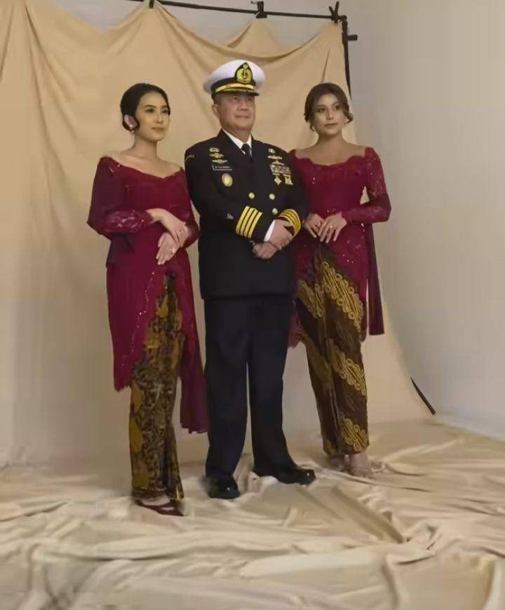 Pemotretan keluarga Karin (Instagram.com/narinkovilda)