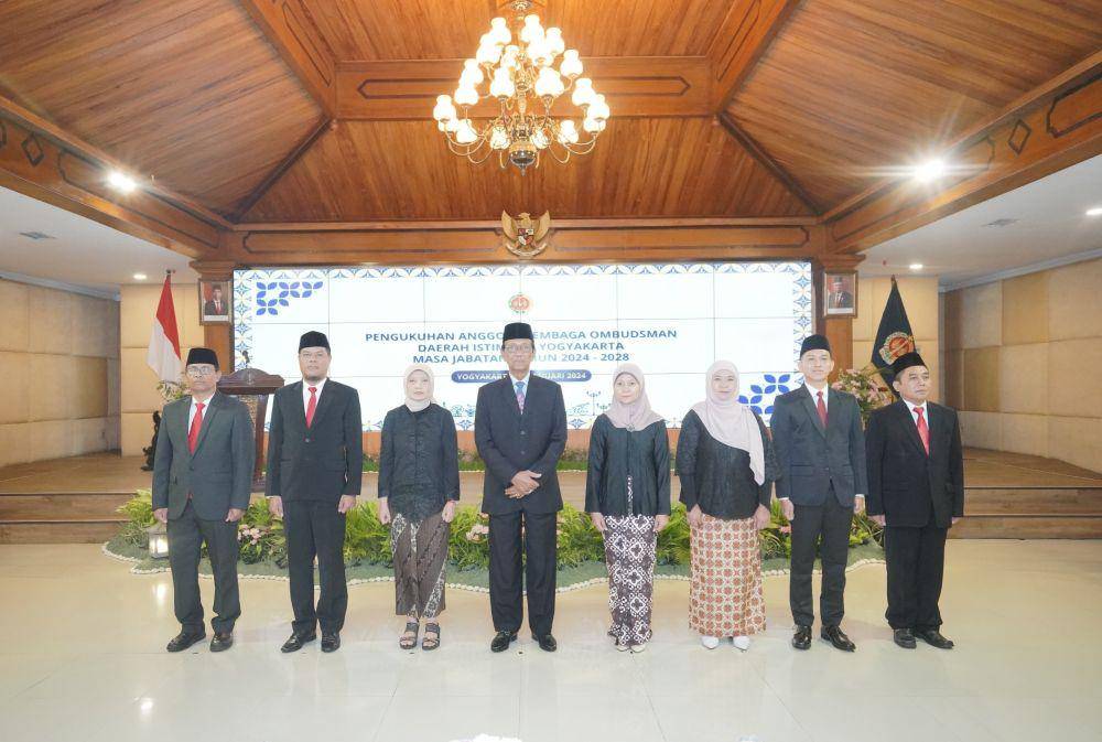 Pelantikan Anggota Lembaga Ombudsman DIY Masa Jabatan Tahun 2024-2028, di Gedhong Pracimasana, Kompleks Kepatihan, Yogyakarta, Senin (22/1/2024). (Dok. Istimewa)