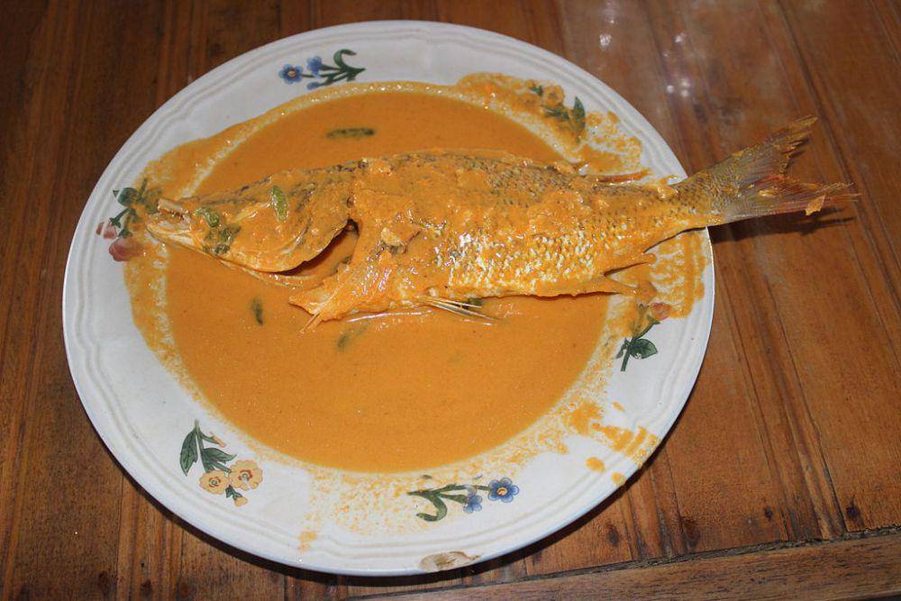 gulai ikan (commons.wikimedia.org/D.W. Fisher-Freberg)