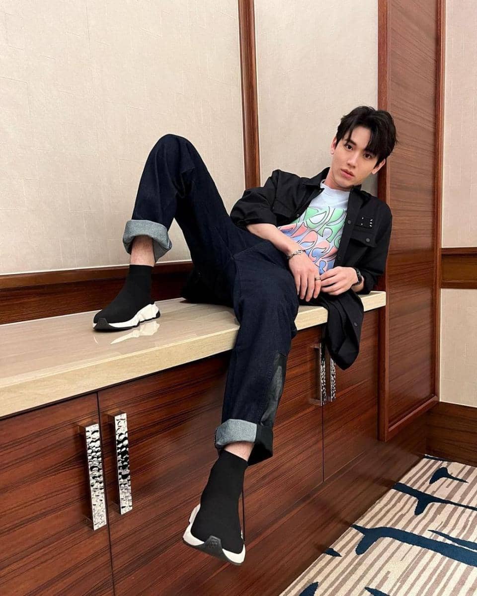 padu padan outer ala New Thitipoom (instagram.com/newwiee)