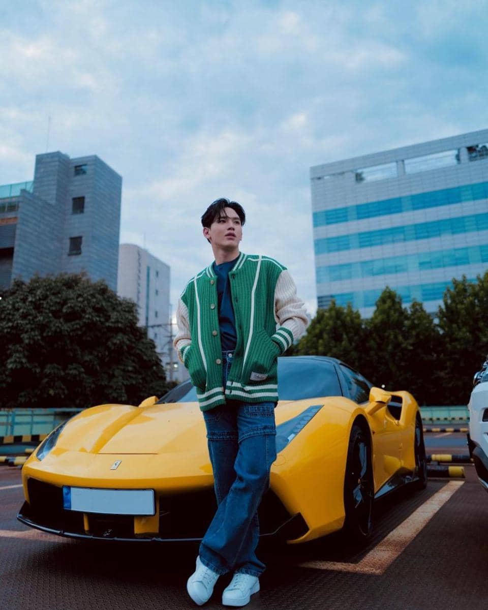 padu padan outer ala New Thitipoom (instagram.com/newwiee)