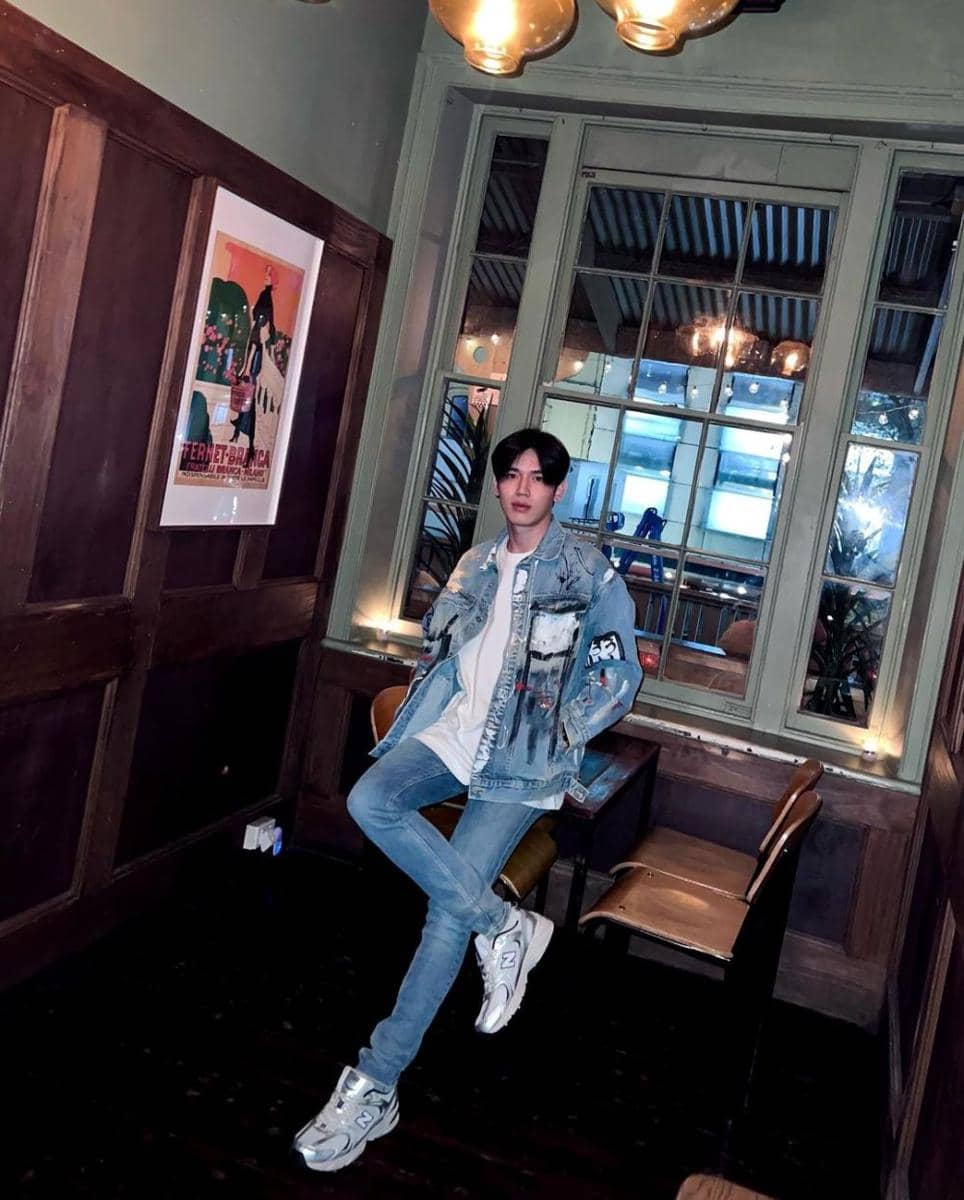 padu padan outer ala New Thitipoom (instagram.com/newwiee)