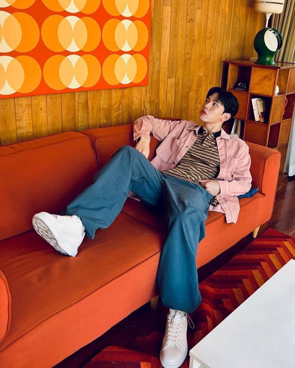 padu padan outer ala New Thitipoom (instagram.com/newwiee)