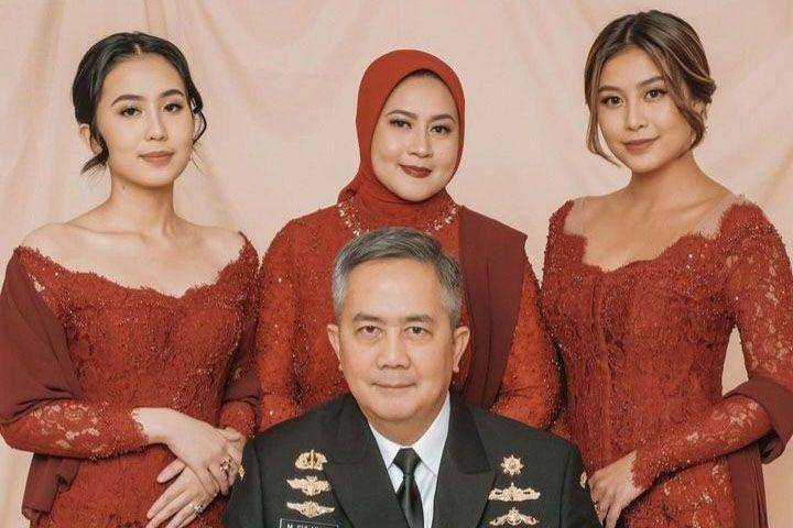 Pemotretan keluarga Karin Novilda (Instagram.com/narinkovilda)