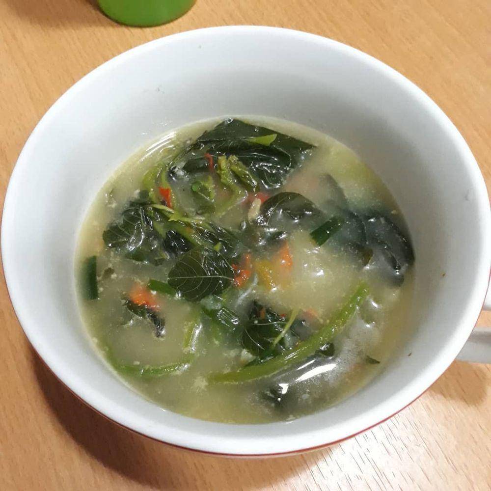 Bayam kuah santan (instagram.com/donnadolly76)